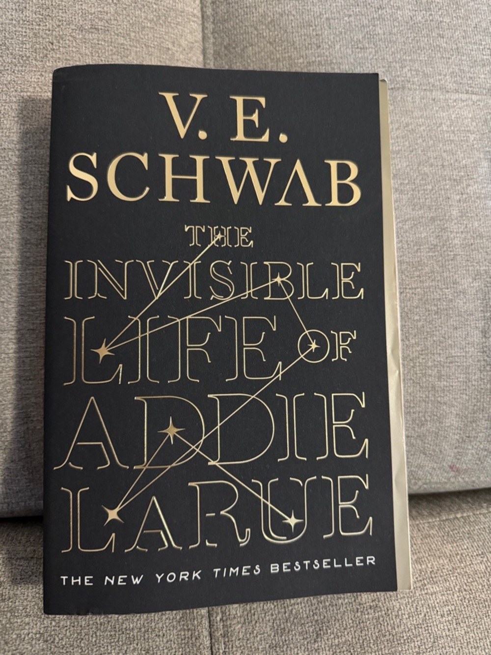 V.E. Schwab "The Invisible Life of Addie LaRue" - Black & Gold